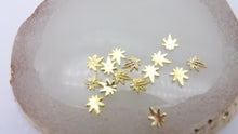 Load image into Gallery viewer, Weed leaf nail charm

