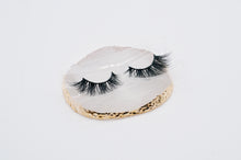 Load image into Gallery viewer, Strip lashes
