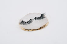 Load image into Gallery viewer, Strip lashes
